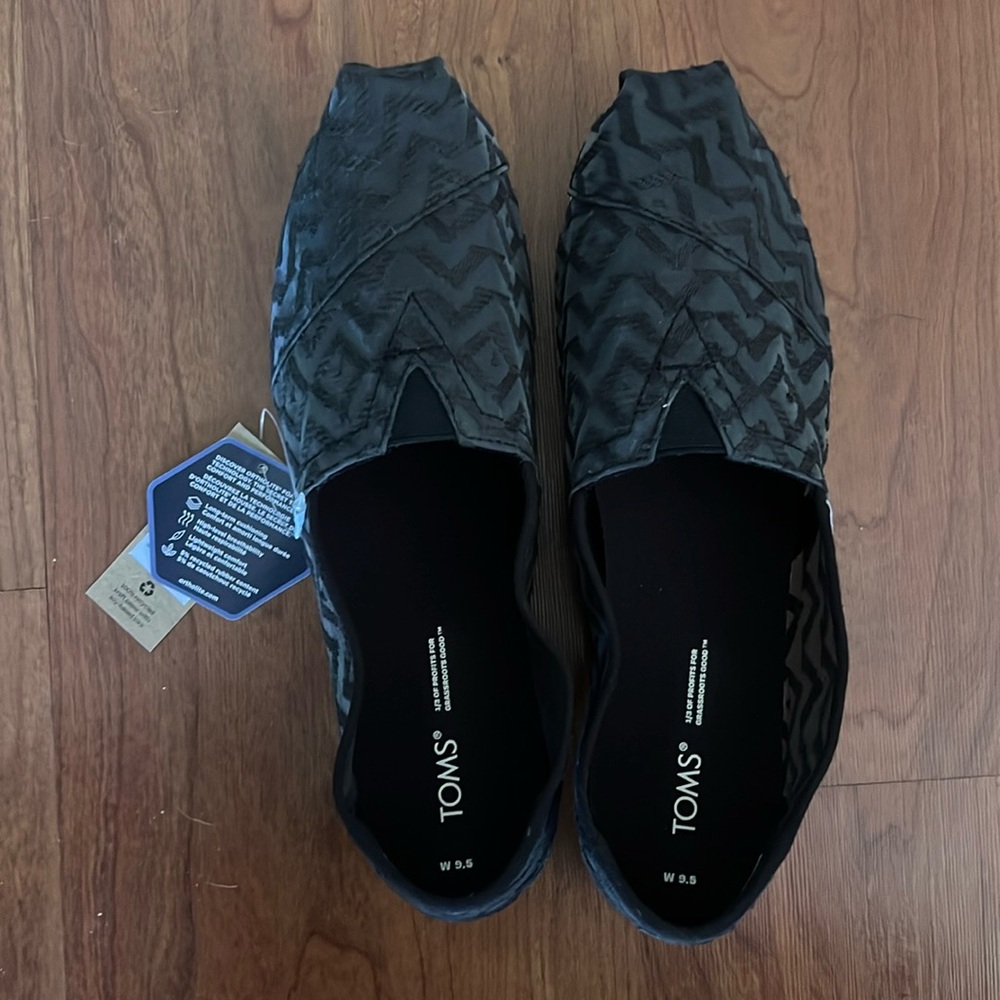 NWT TOMS Alpargata Black Chevron Lace